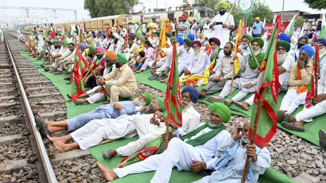 Farmers stage ‘Rail roko’ protest in Punjab