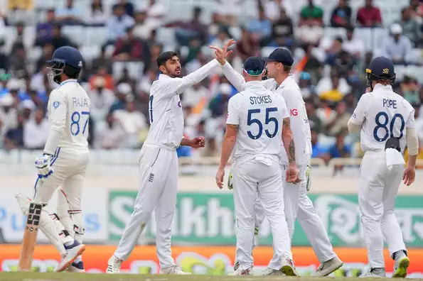 England’s spinners dominated on Day 2, putting the team in a commanding position in the match