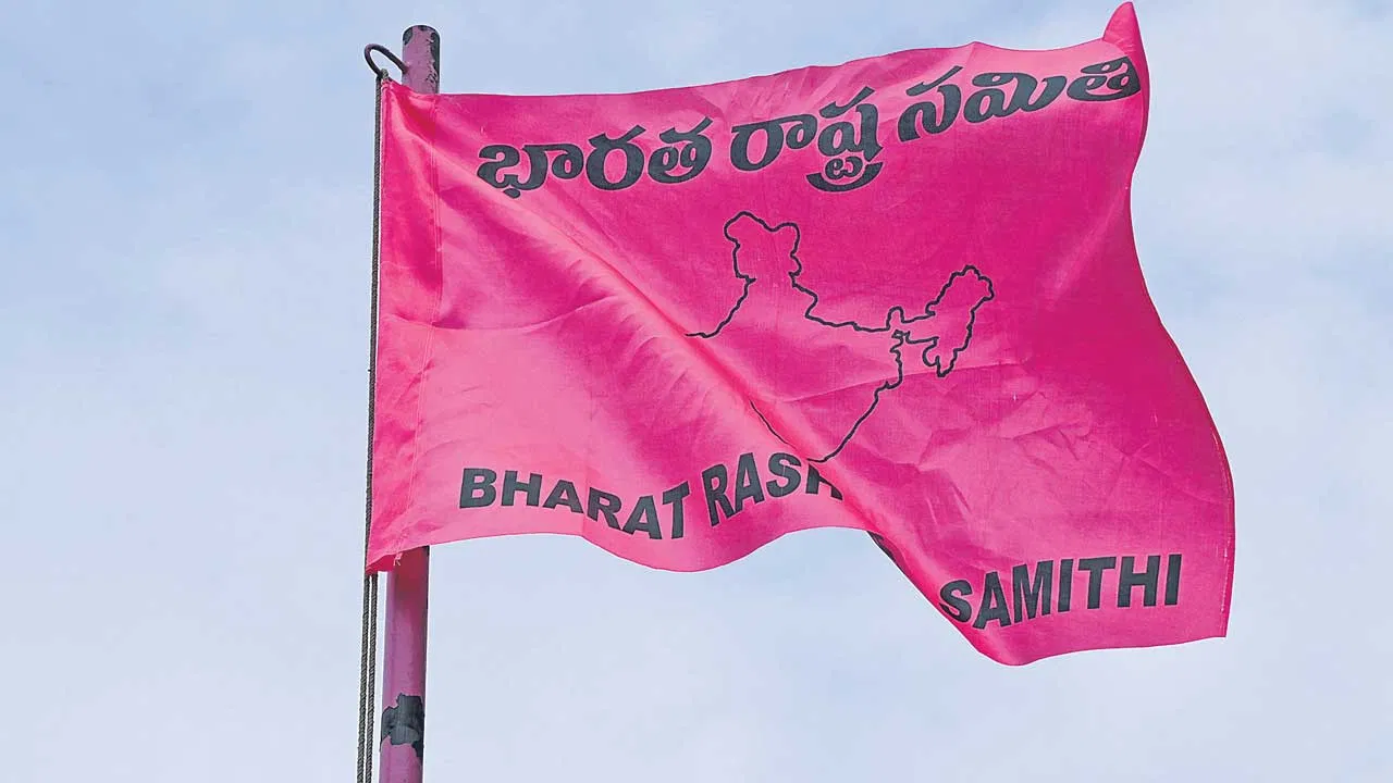 “BRS leaders shift to Congress; Gulabi leaders intervene..”