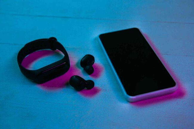 Sharing audio with two Bluetooth headphones on iPhone and iPad