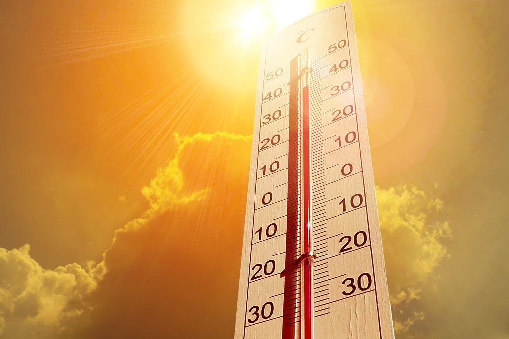 Heatwave triggers yellow alert for 3 days. IMD warning.
